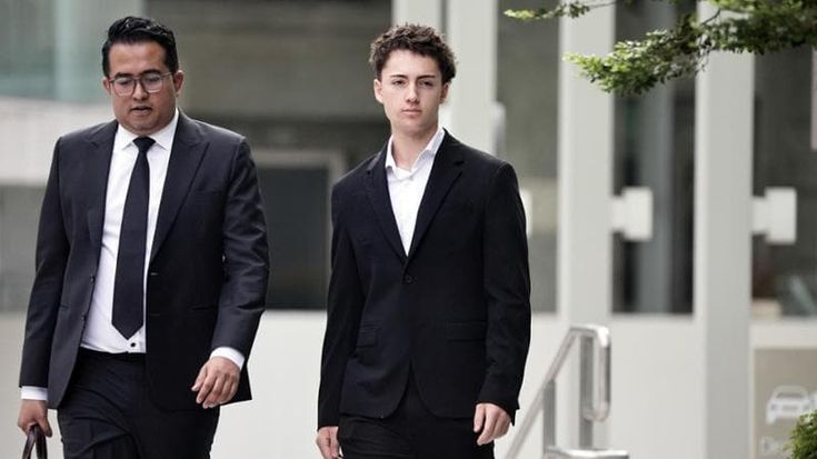 Singapore, lecca una cannuccia dal distributore e la rimette al posto: multato studente francese