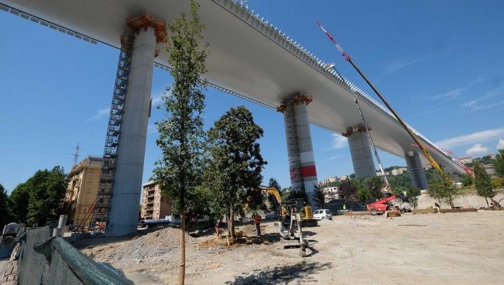 Autostrade, quasi tre anni dopo la tragedia del ponte Morandi il controllo torna allo Stato. E Atlantia incassa circa 8 miliardi 