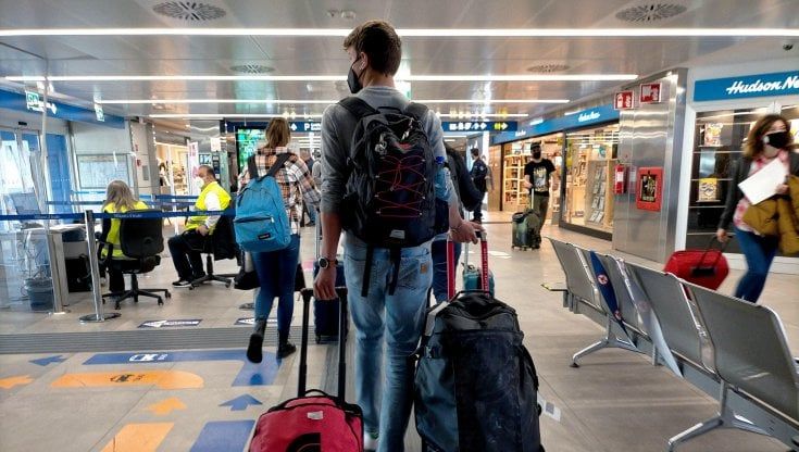 Pasqua, sabato 3 aprile boom di viaggiatori a Malpensa e Linate: 20mila passeggeri previsti