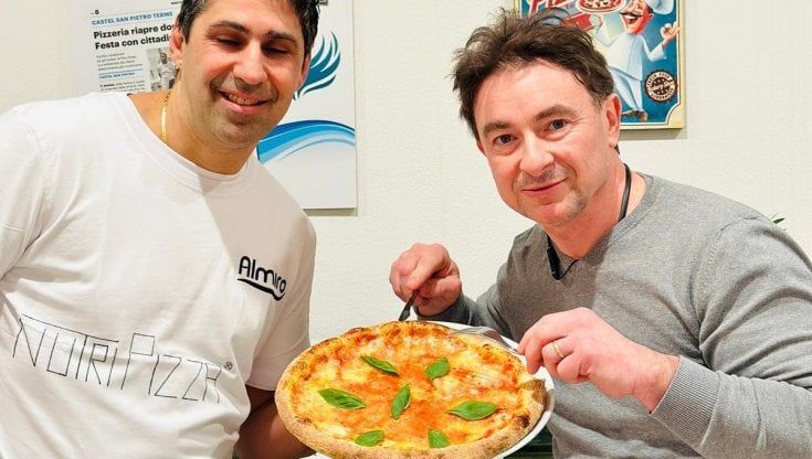 La pizza con farina di grillo servita da Almiro nel Bolognese