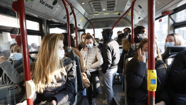 Autobus gratis, anzi no. Per gli under 19 serve un Isee sotto i 30mila euro