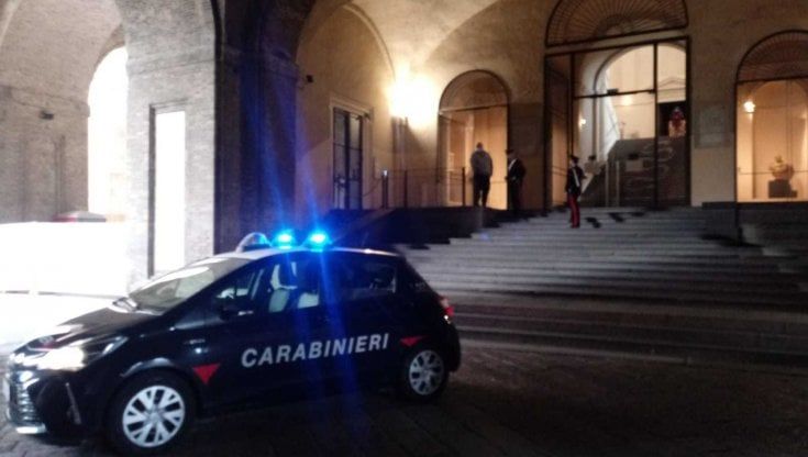 Picchiano e rapinano due clochard in Pilotta: denunciato uno degli autori