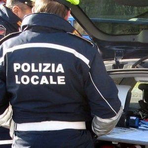 Bologna, quindicenne travolta da uno scooter in pieno centro