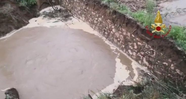 Maltempo, voragine sulla Pontina all'altezza del Circeo