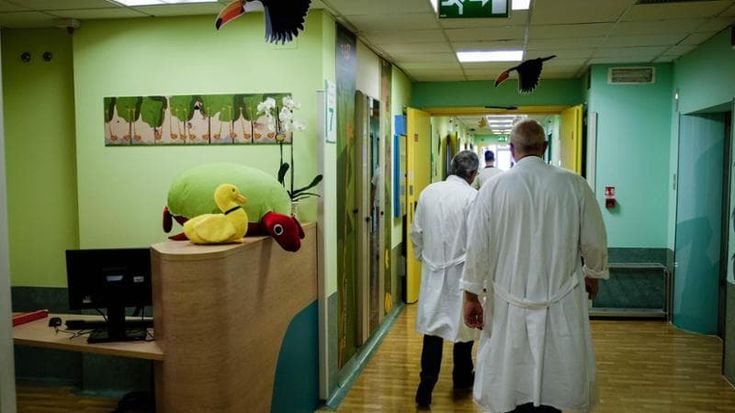 Medici “in prestito” tra gli ospedali al posto dei gettonisti: il piano della sanità in Lombardia per coprire i buchi