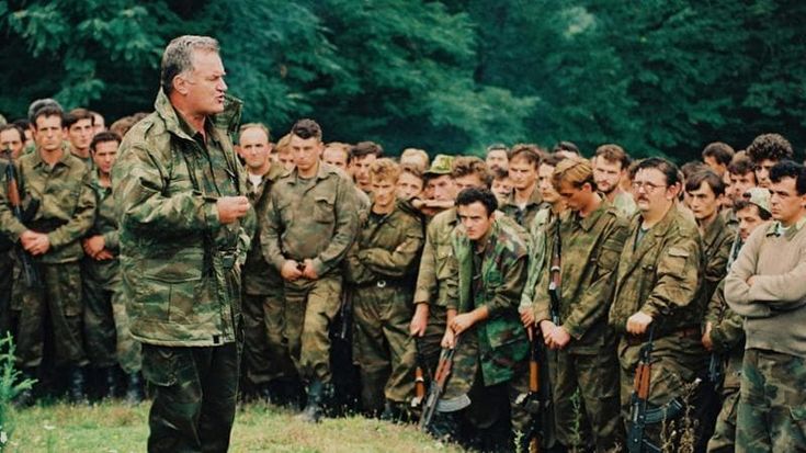 Mladic, il “boia della Bosnia” che ordinò il genocidio di Srebrenica