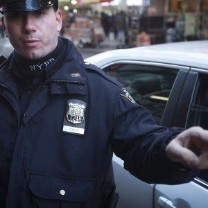 Orrore in Usa, madre d&agrave; fuoco in strada alla bimba neonata