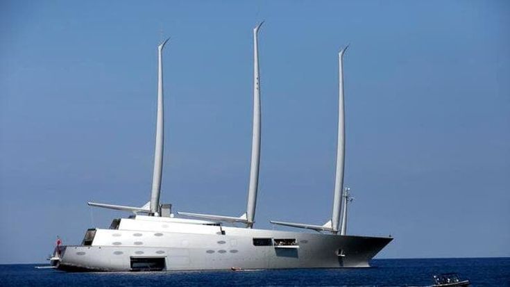 Dalla manutenzione degli yacht alle ville a Porto Cervo, ecco i milioni che l’Italia spende per mantenere i beni degli oligarchi russi