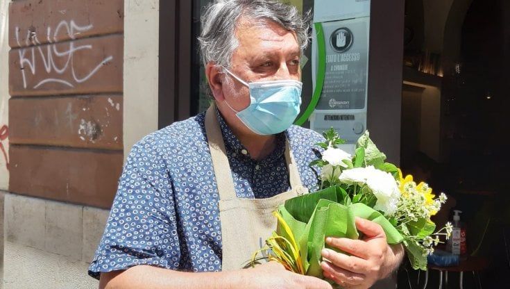 Bari, riapre al pubblico Il Pane e le Rose, il locale preferito dai personaggi di Carofiglio: "Amare è chiedere 'Hai mangiato?'"