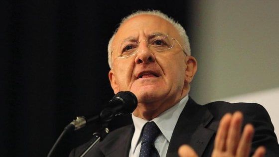 De Luca: "Governo, mi auguro la fine della stagione dei Tweet"