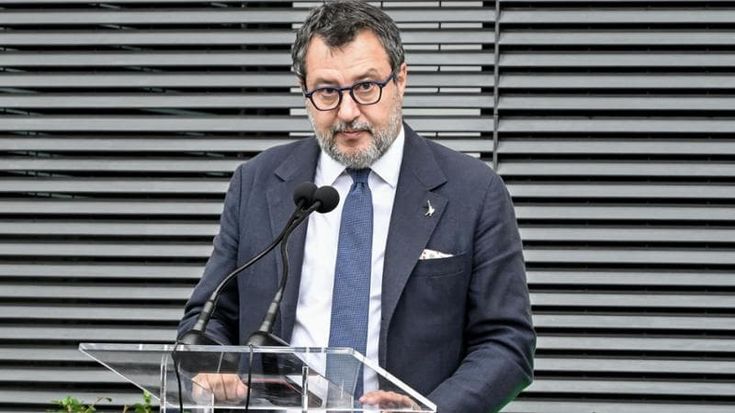 Lega, congresso lampo. La tentazione di Salvini: via il nome dal simbolo