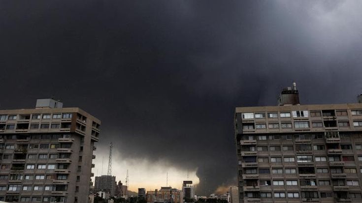 Teheran: “Piove greggio dal cielo mai visto niente di simile”
