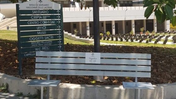 Siracusa, la panchina "anti Covid" al Santuario della Madonna delle lacrime