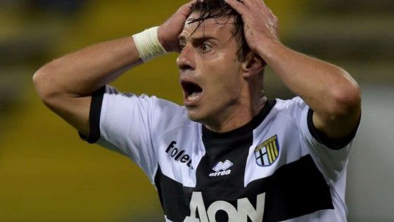 Sms prima di Spezia-Parma: Procura Figc indaga. Il club crociato: "Nessuna irregolarità"