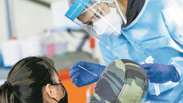 Pochi medici, app, vaccini. Armi spuntate della sanità contro la seconda ondata