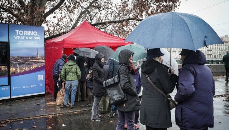 Speranze e paure davanti ai gazebo: “Siamo qui in fila per cambiare tutto”