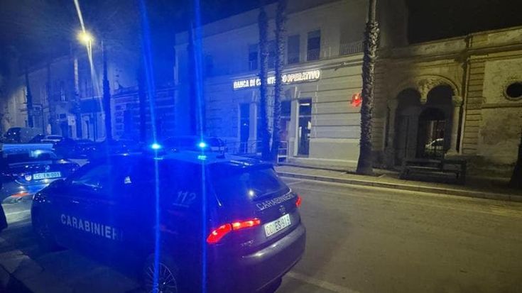 Salento, torna la “banda della marmotta”: in 4 fanno esplodere bancomat e scappano con 20mila euro