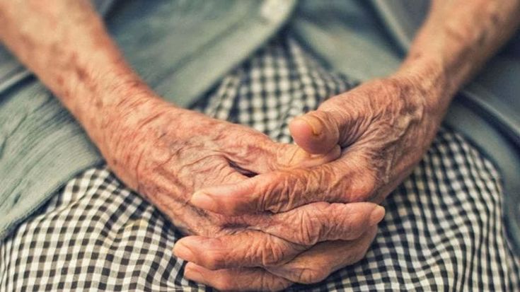Testaccio, muore in casa: il marito la veglia per cinque giorni