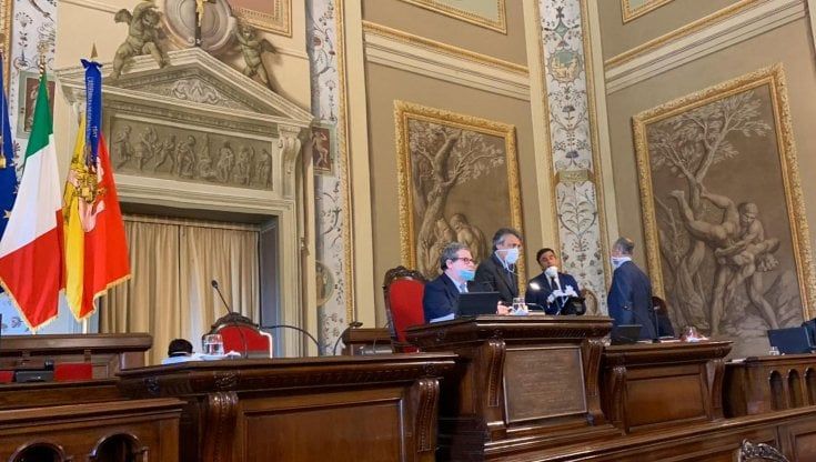 Finanziaria, la maratona in aula inizia male: il governo va sotto sulla riforma del demanio