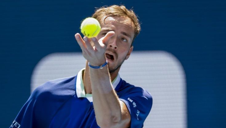 Wimbledon valuta l'esclusione degli atleti russi: Medvedev a forte rischio