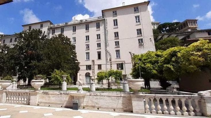 Genova, il Comune vende Palazzo Galliera alla partecipata Spim e scoppia la polemica