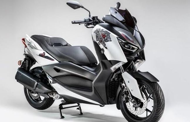 Xmax 300, tributo alla Città Eterna
