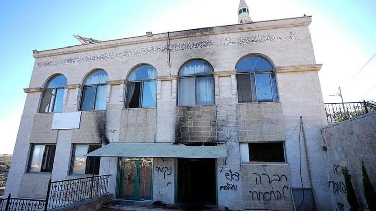 Cisgiordania, coloni israeliani incendiano due moschee a nord di Ramallah