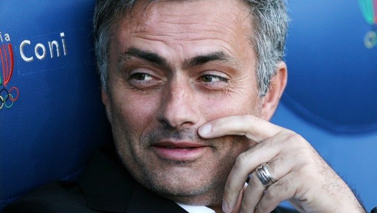 Mourinho, il primo dribbling è alla quarantena, l'allenatore passerà da Lisbona per aggirare il blocco di Speranza 