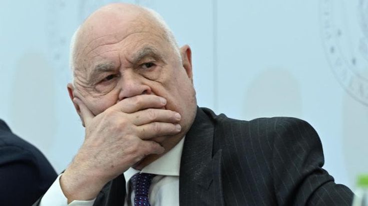 Ddl sequestro smartphone, via libera al Senato. L’opposizione si divide, no di M5S, Pd astenuto