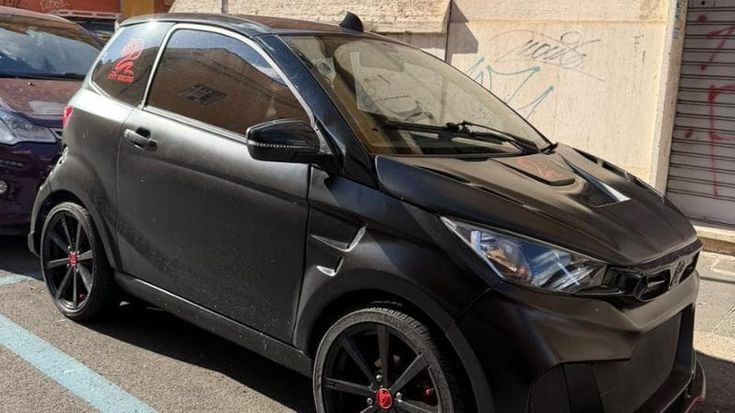 Banda della minicar, individuati gli aggressori: hanno 16 e 17 anni. Uno è figlio di un carabiniere
