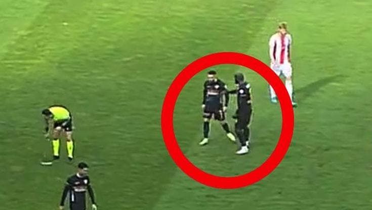 Incredibile in Turchia: espulso per aver schiaffeggiato un compagno di squadra