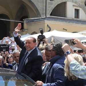 Regionali, Berlusconi: "Se vinciamo in tre regioni Renzi si dimetta"
