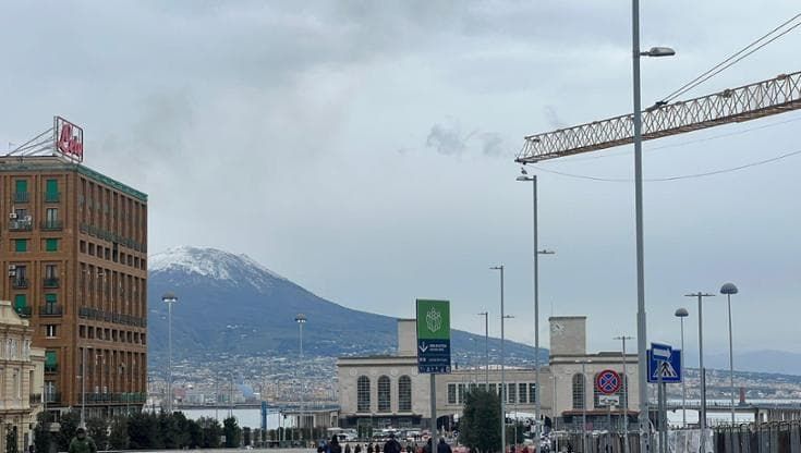 Temperature in forte calo, Vesuvio imbiancato fino a quote basse