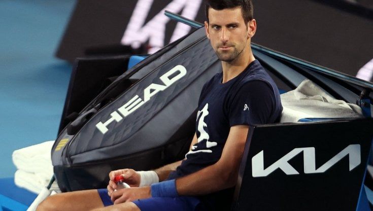 Djokovic, il legale: "Attento Nole, gli sponsor possono rompere i contratti"