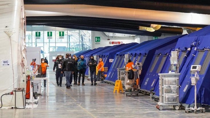 Torino, è arrivato a mezzogiorno il primo paziente al Covid hospital del Valentino
