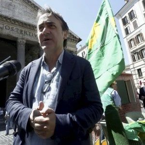 Europee, la delusione dei Verdi dopo l'addio di Pizzarotti: "Ci avevano cercato loro, potevano dircelo prima" 