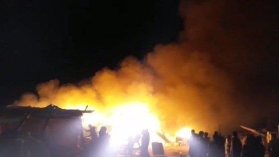 Foggia, incendio nella baraccopoli di Borgo Mezzanone: nessun ferito