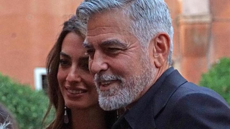 Clooney e sua moglie Amal innamorati a Venezia: “George mi toglie il respiro”