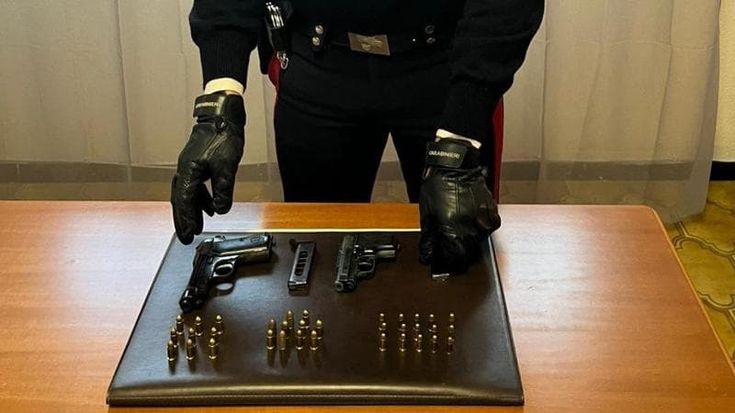 Ardea, in manette i baby pusher di hashish e cocaina. Sequestrato un arsenale domestico