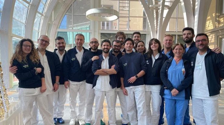 Cammina per la prima volta a 11 anni il bambino con la malattia delle “ossa di vetro"