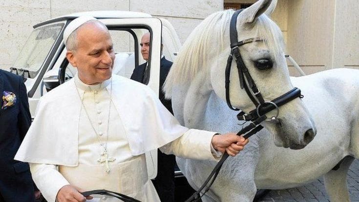 Papa Leone XIV in vacanza a Castel Gandolfo: tennis, piscina e passeggiate a cavallo