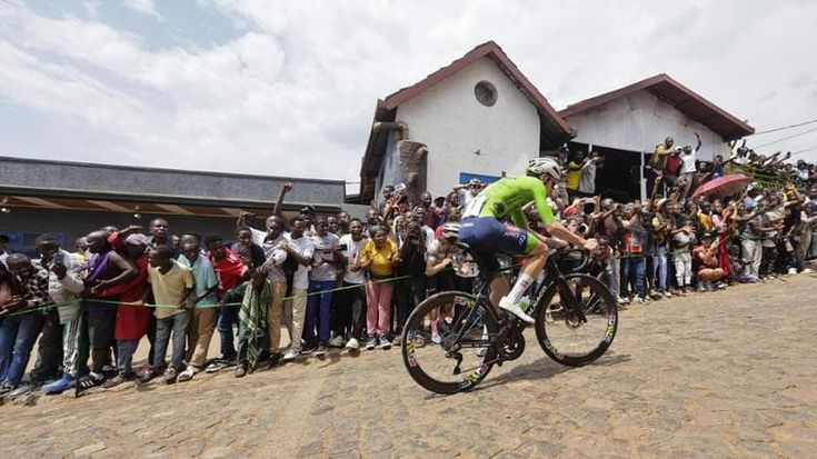 "Strade nere”, il ciclismo in Africa prima dei Mondiali in Ruanda