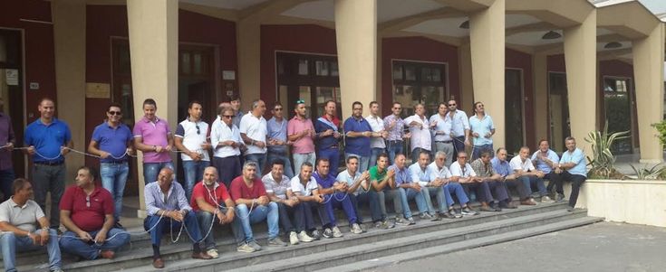 Legge sugli appalti: rischio impugnativa del Consiglio dei ministri. Gli imprenditori si incatenano davanti l'assessorato