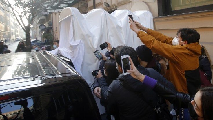 Lady Gaga a Roma, l'invisibile in libera uscita. In salvo i due bulldog rapiti a Hollywood