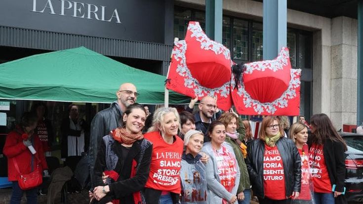 La Perla ora è in vendita. Ma è rebus occupazione: “Tutelare le operaie”