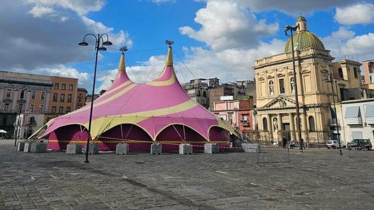 Carnevale a Napoli: dal Gridas al tendone di piazza Mercato