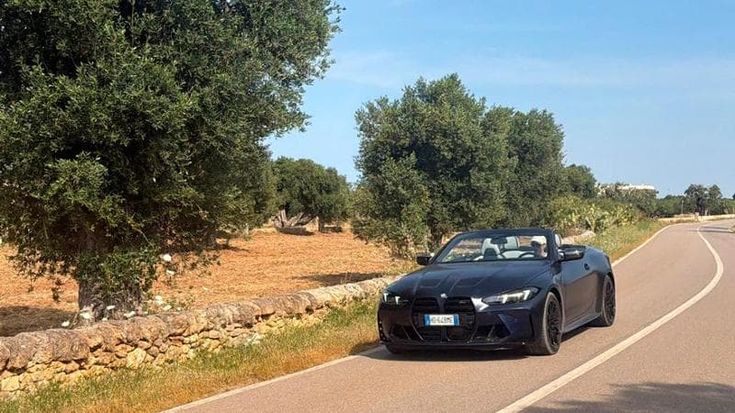Bmw M4 Competition Cabrio, potenza a cielo aperto dai “sassi” di Matera alla Valle d’Itria
