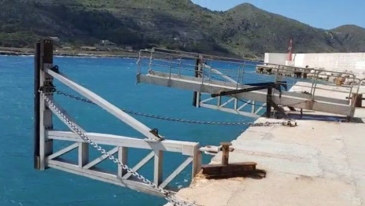 Favignana, cade in acqua la passerella per lo sbarco dei passeggeri