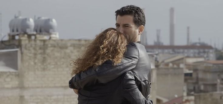 "Una storia sbagliata" in sala e in streaming: la rivoluzione del piccolo grande schermo