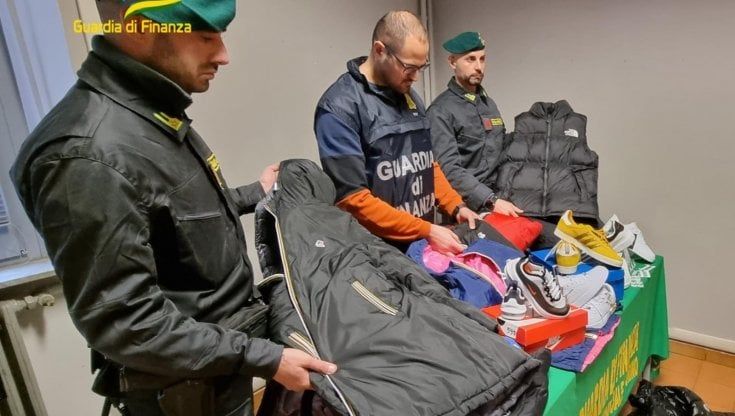 Scoperta fabbrica del falso a Porta Palazzo